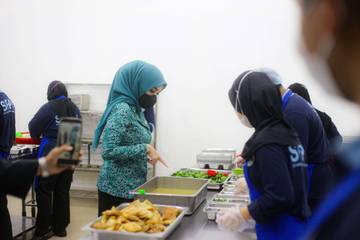 Yantie Rachim Kunjungi Sekolah pastikan MBG Berjalan Optimal