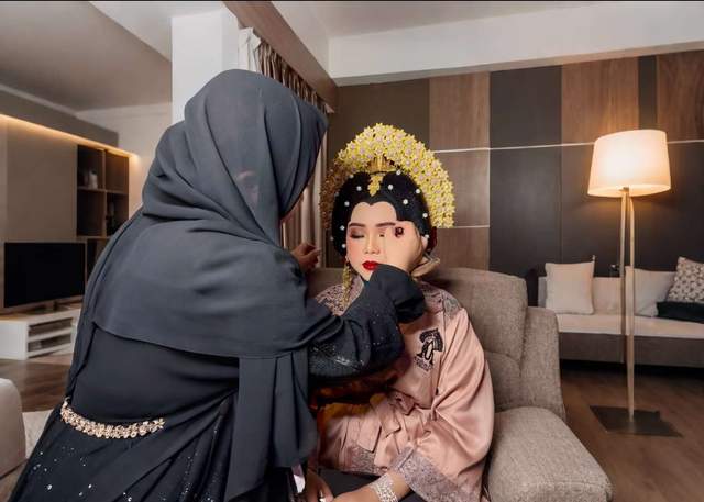 Perjuangan MUA Muda Menembus Batas Tradisi