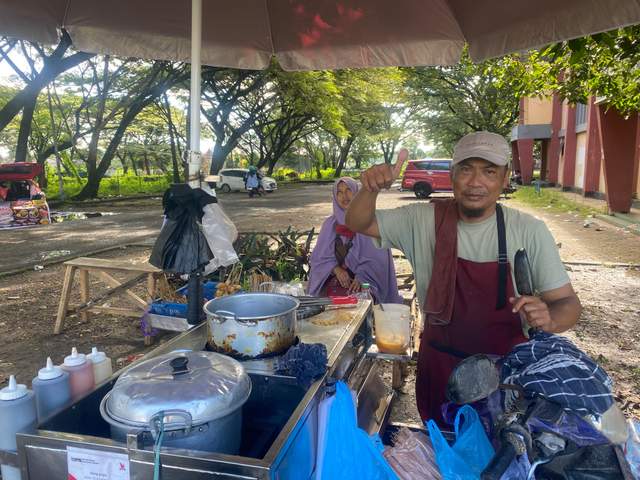 Bang Popa, Penjual Siomay dengan Mimpi ke Makkah