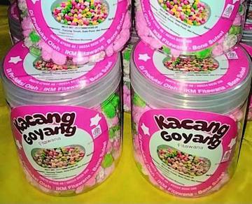 Pedagang Kue Kacang Goyang di Bone Raup Berkah Jelang Ramadan