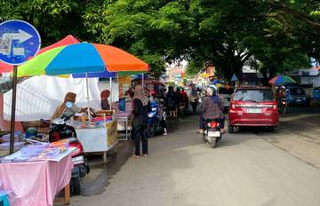 Tradisi Ramadan Berburu Takjil yang Selalu Dinantikan