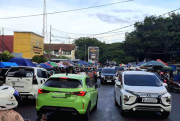 Jalan Besse Kajuara Macet Parah, Warga Keluhkan Kurangnya Pengaturan