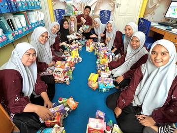 Tren Bertukar Kado Tingkatkan Daya Beli Masyarakat Bone