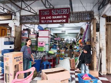 Jelang Idul Fitri, Penjual Barang Pecah Belah Panen Rezeki