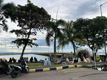 Pelabuhan Bajoe Jadi Favorit Wisata Keluarga di Akhir Pekan
