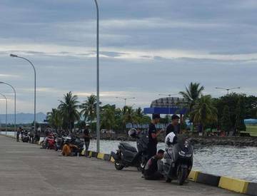 Pelabuhan Bajoe Bone, Surga Pemancing di Tengah Kota