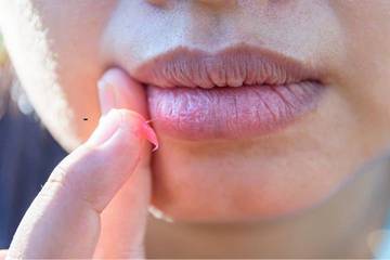 Tips Mencerahkan Bibir Hitam