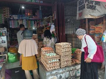 Pengusaha Telur di Bone Raup Keuntungan dari Permintaan Tinggi