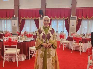 Rozalina Mahyanto Angkat Potensi Lokal di Panggung Fashion