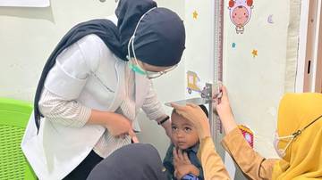 Dinkes Pinrang Periksa Balita Indikasi Stunting Secara Massal