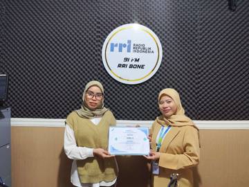 Sarjana Ekonomi Ini Memilih Lanjutkan Usaha Sate Madura