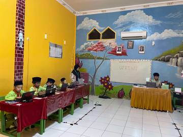 Guru di Bone Manfaatkan Aplikasi Digital  untuk Pembelajaran Inovatif