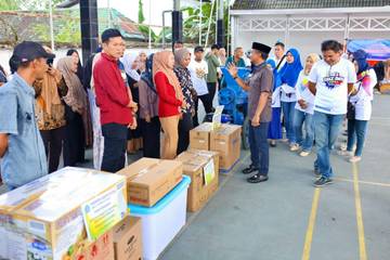 Pemkab Bone Serahkan Bantuan Sarana Prasarana ke Pelaku Industri Kecil Menengah