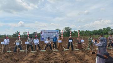 Dirjen Perkebunan Tanam Perdana Komoditas Tebu di Bone