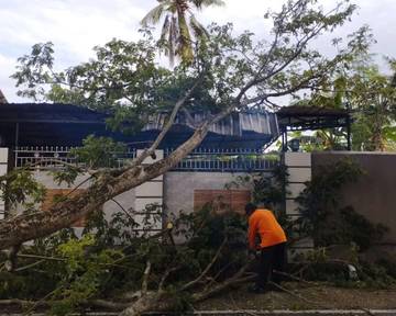 Angin Kencang Rusak 24 Rumah Warga di Sinjai