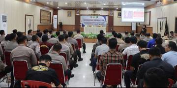 Biddokkes Polda Sulsel Edukasi Kesehatan Personel Bone