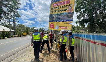 Polantas Bone Pasang Spanduk Imbauan Titik Rawan