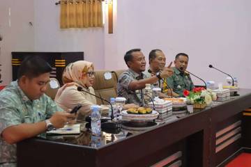 Bupati Bone Instruksikan Pekerja MBG dari Warga Miskin