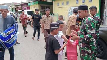 Kodim 1407 Bone Intensifkan Jumat Berkah, Bagikan Nasi Kotak 