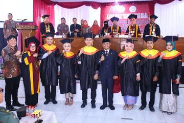 Bupati Bone Lunasi Utang Kuliah Mahasiswa Kurang Mampu