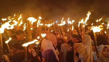 Makna Tradisi Pawai Obor Malam Lebaran