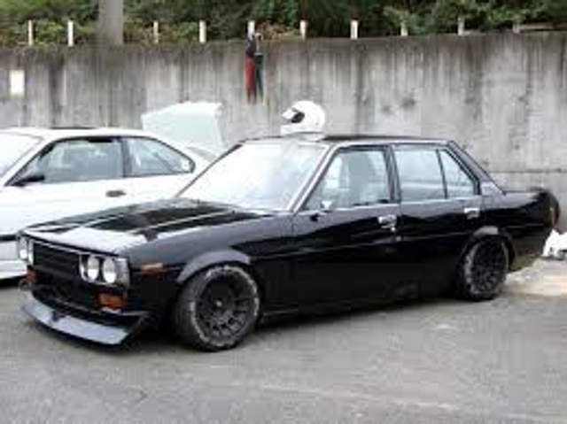  Corolla DX Sedan Legendaris yang Tangguh dan Irit