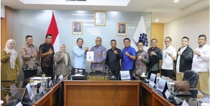 DPRD Agam Aspirasikan Kondisi Pascabencana ke Wamenaker RI