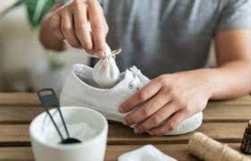 Tips Menghilangkan Bau Pada Sepatu