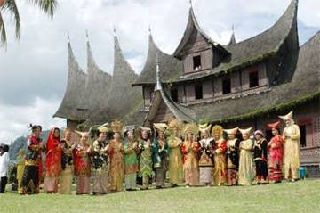 Suku Minang: Sejarah, Tradisi, dan Kontribusinya bagi Indonesia