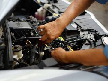 Tips Merawat Mesin Mobil Agar Tetap Awet