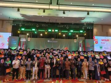 90 Wisudawan UMKM Diapresiasi Gubernur Sumbar