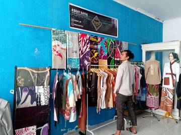 Kisah Rudi Menemukan Kekuatan Baru Dalam Seni Batik