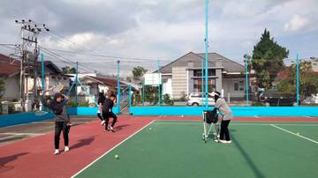 Pelti Pengkot Bukittinggi Apresiasi Latihan Bersama Petenis Junior