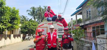 PMI Kota Padang Panjang Salurkan Bantuan Air Bersih