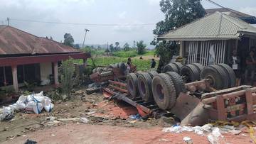 Truk Trailer Rem Blong Tewaskan 5 Warga Panyalaian