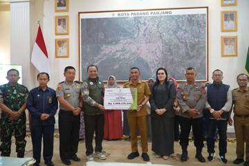 Warga Padang Panjang Terima Bantuan Atensi Rp1,09 Miliar
