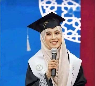 Gadis Minang Menggetarkan Al-Azhar, Viral Dunia Islam