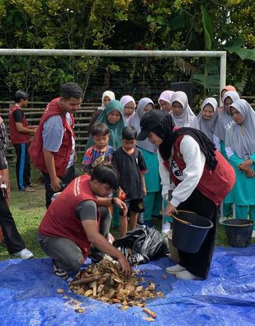 KKN Unand Sulap Limbah Jadi Kompos di Sijunjung
