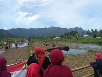 Sinkhole Situjuah Batua Sumatera Barat Masih Banyak Pengunjung