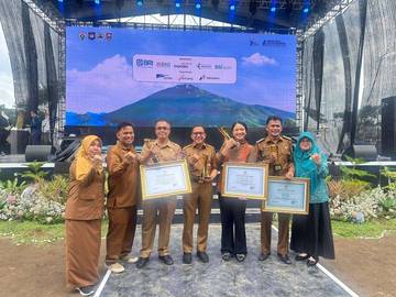 Nagari Sungai Duo dan Bupati Annisa Raih Penghargaan