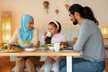 Tips Mengajarkan Puasa Pertama pada Anak