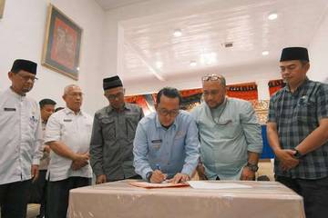 PT Nindya Karya Serahkan 28 Unit Huntara Danantara