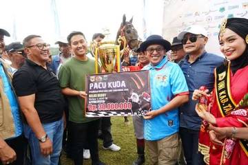 Derby 1.600 Meter Tutup Hari Pertama Pacu Kuda