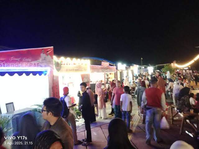 Bupati Fachri Beri Catatan Pameran Ekraf SBT 2025 