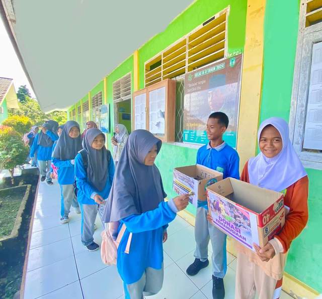 Sekolah di SBT Galang Donasi untuk Korban Banjir Sumatera-Aceh 