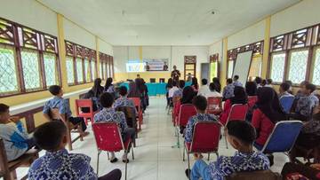 Jaksa Edukasi Pelajar SMP 30 SBT Soal Kesadaran Hukum