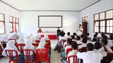 Pelajar SMA di SBT Diberi Penyuluhan Bahaya Narkoba 