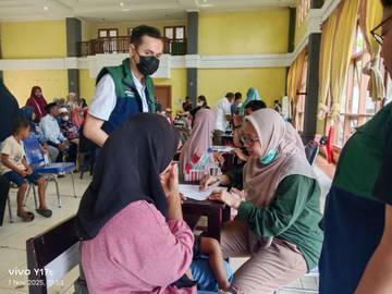 Warga SBT Antusias Ikut Pengobatan Gratis Hari IDI