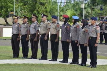 Puluhan Personel Polres SBT Naik Pangkat, Ini Pesan Kapolres