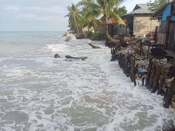 Belasan Rumah Rusak, Anggota DPRD SBT Soroti Abrasi di Pulau Gorom